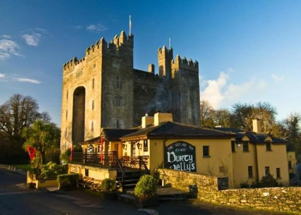 Bunratty Castle Gardens Home 0*,